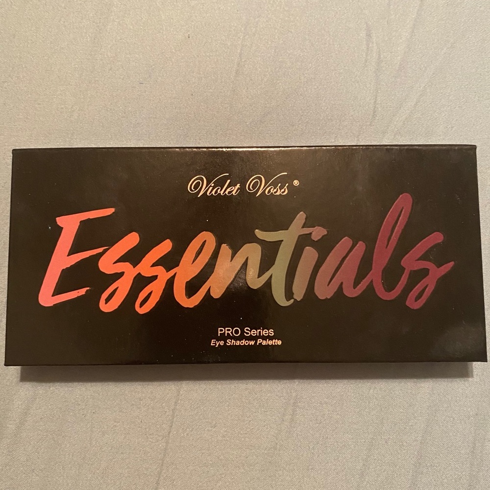 Essentials eyeshadow palette
